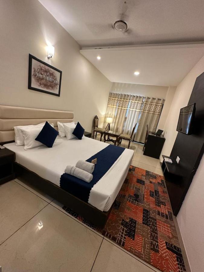 Hotel Jb Residency !! Luxurious & Royal Balcony Rooms !! Large Rooms Zirakpur Extérieur photo