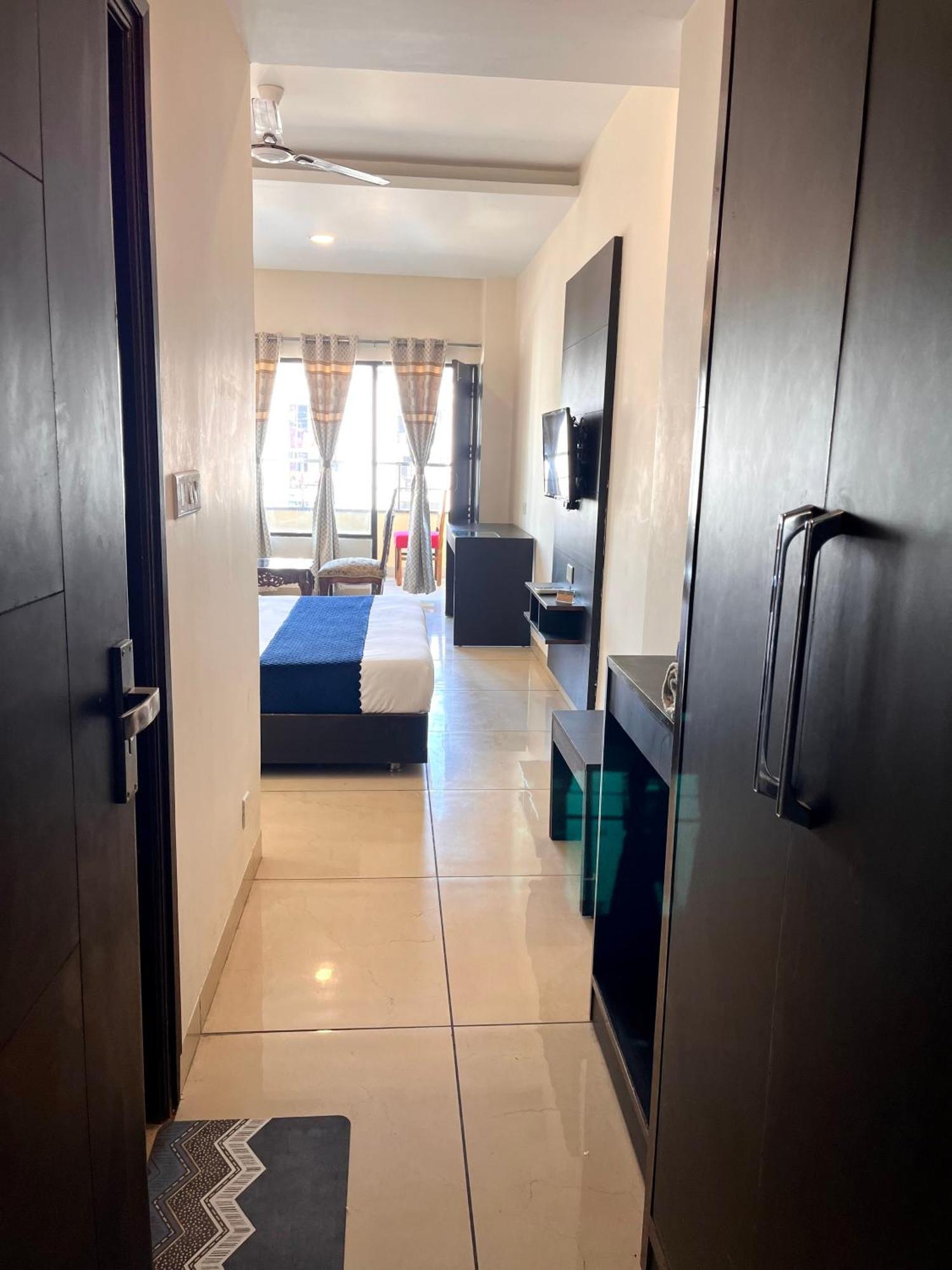 Hotel Jb Residency !! Luxurious & Royal Balcony Rooms !! Large Rooms Zirakpur Extérieur photo