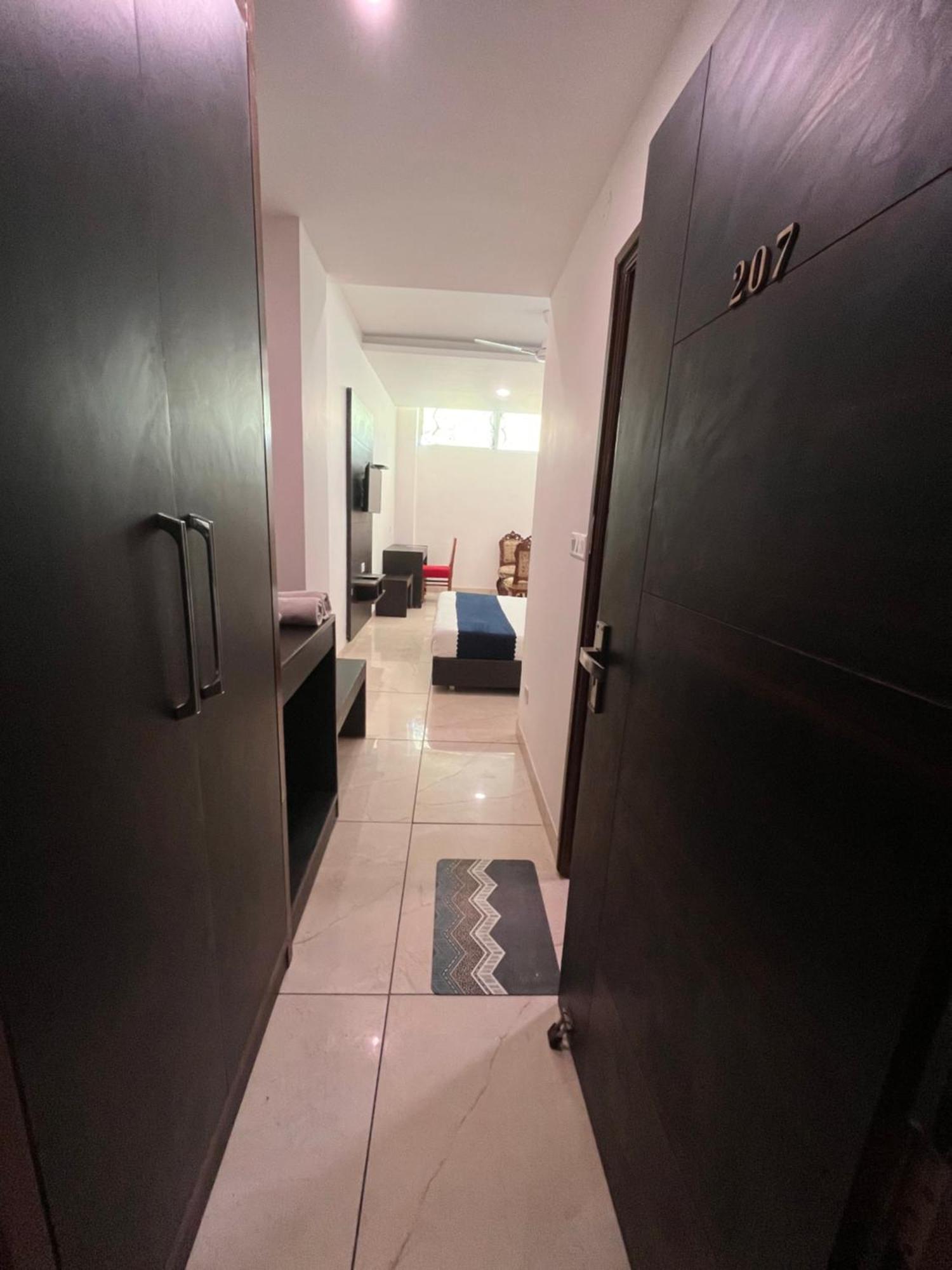 Hotel Jb Residency !! Luxurious & Royal Balcony Rooms !! Large Rooms Zirakpur Extérieur photo